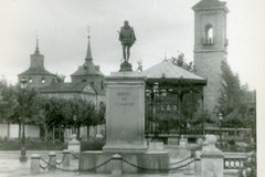 Alcalá de Henares, Plaza Cervantes, monumento a Cervantes