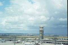 Aéroport de Paris-Orly, la construction de la nouvelle tour de contrôle vue depuis la tour du PCR