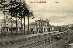 Gezicht op de perronzijde van het S.S.-station Valkenburg te Valkenburg