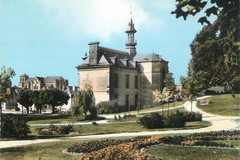 St-Yrieix-la-Perche: Jardin de l'Hôtel de Ville