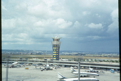 Aéroport de Paris-Orly, la construction de la nouvelle tour de contrôle vue depuis la tour du PCR
