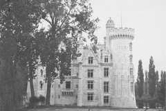Château de la Mothe-Chandeniers, côté droit (sud)