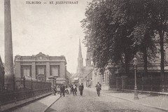 St. Josephstraat, links schoorsteen en ketelhuis van wollenstoffenfabriek Beka