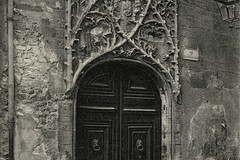 Porte de l'ancien Collège de Roure