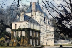 Poncé-sur-le-Loir. Le Château. La façade vue de l'entrée