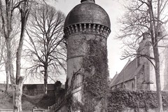 Château de Cisai-Saint-Aubin : colombier avec dôme et lanternon