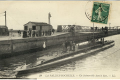 La Pallice-Rochelle. Un Submersible dans le Sas