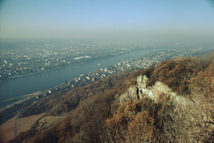 Blick auf den Rhein vom Berg Drachenfels