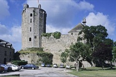 Bricquebec: Donjon et enceinte fortifiée de l'ancien château