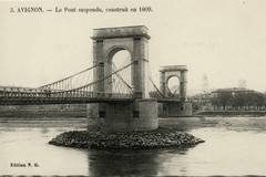 Le Pont suspendu, construit en 1809