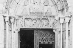 Église abbatiale Saint-Taurin. portail sud