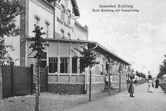 Ostseebad Kahlberg. Hotel Kahlberg mit Dampfersteg