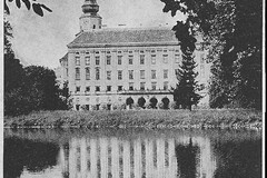 Kroměříž. Pohled na arcibiskupský zámek ze zahrady