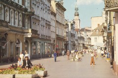 Leszno. Ulica Słowiańska - pasaż śródmiejski, ujęcie w kierunku Rynku