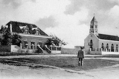 Oranjestad. Protestantse kerk en doktershuis