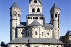 Benediktinerabteikirche Maria Laach, Westwerk mit Paradies