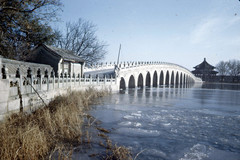 Ieyuan公园中有17个跨度的桥梁