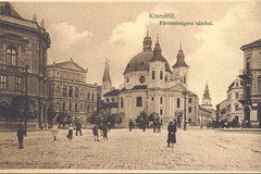 Kroměříž. Masarykovo náměstí. Pohled na část Fürstenbergova náměstí s kostelem sv. Jana Křtitele