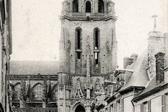 Argentan. L'Église Saint-Germain, vue prise de la rue de la Vicomte