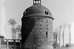 Château de Dampierre : colombier avec dôme et lanternon