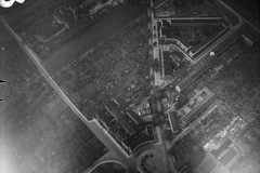 Luftaufnahme, in der Mitte unten der Olvenstedter Platz