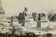 Small sphinx and broken statues