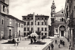 Jesi, Piazza Federico II