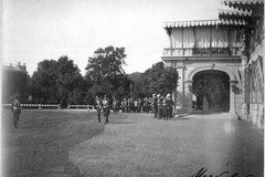 Cesarz Aleksander III i cesarz austriacki Franz Joseph z powtórką przy wejściu do pałacu