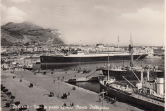 Palermo, Navi in porto sfondo Monte Pellegrino