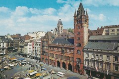 Basel.Markplatz mit Rathaus