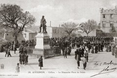 Statue de Crillon. Le Dimanche Place du Palais