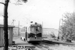 Трамвай РВЗ-6 на кінцевій зупинці 