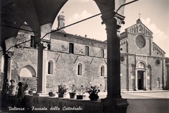 Volterra, Facciata della Cattedrale