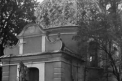 Подокамен. Каплиця Ротонда на кладовищі монастиря