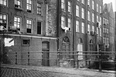 Achterzijde Joden Houttuinen gezien vanuit de Nieuwe Uilenburgerstraat