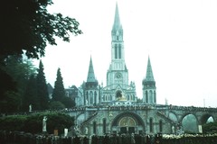 Esplanade de la basilique Notre-Dame-du-Rosaire