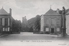 Vire - Entrée de la Place du Château
