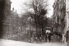 Warmoesgracht. Later Raadhuisstraat, gezien van Singel naar Herengracht