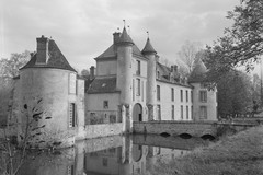 Château de Sigy. Façade et douves