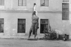 Monumentul „Luptătorilor pentru puterea sovietică” în curtea Curții Supreme de pe strada Pirogov, 70