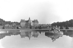 Château de Vaux-le-Vicomte à Maincy. Parc et pièce d'eau. Bassin des tritons