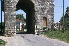 Sauveterre-de-Guyenne. Porte Saint-Léger