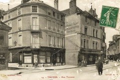 Troyes. Rue de Turenne: pharmacie Dudart, restaurant BUTAT