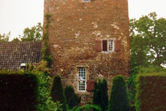 Kasteel Walenburg in Neerlangbroek. Toren uit de 14de eeuw, hoogte 14,80m