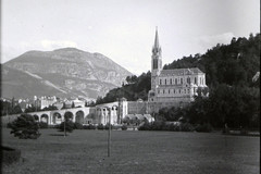 Lourdes. Basilique et rosaire