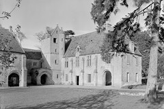 Saint-Gabriel-Brécy. Le prieuré Saint-Gabriel