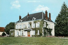 Montigny-la-Resle. Le Château de Merry