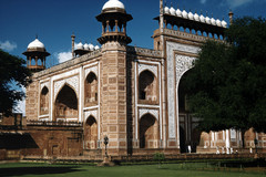 Entrance building to the area of the Taj Mahal
