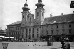 Széchenyi tér, Loyolai Szent Ignác bencés templom