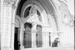 Lourdes. Porte du Rosaire